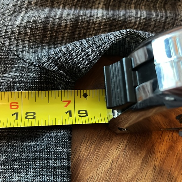 BNWOT under Armour fitted heat gear - Picture 8 of 11